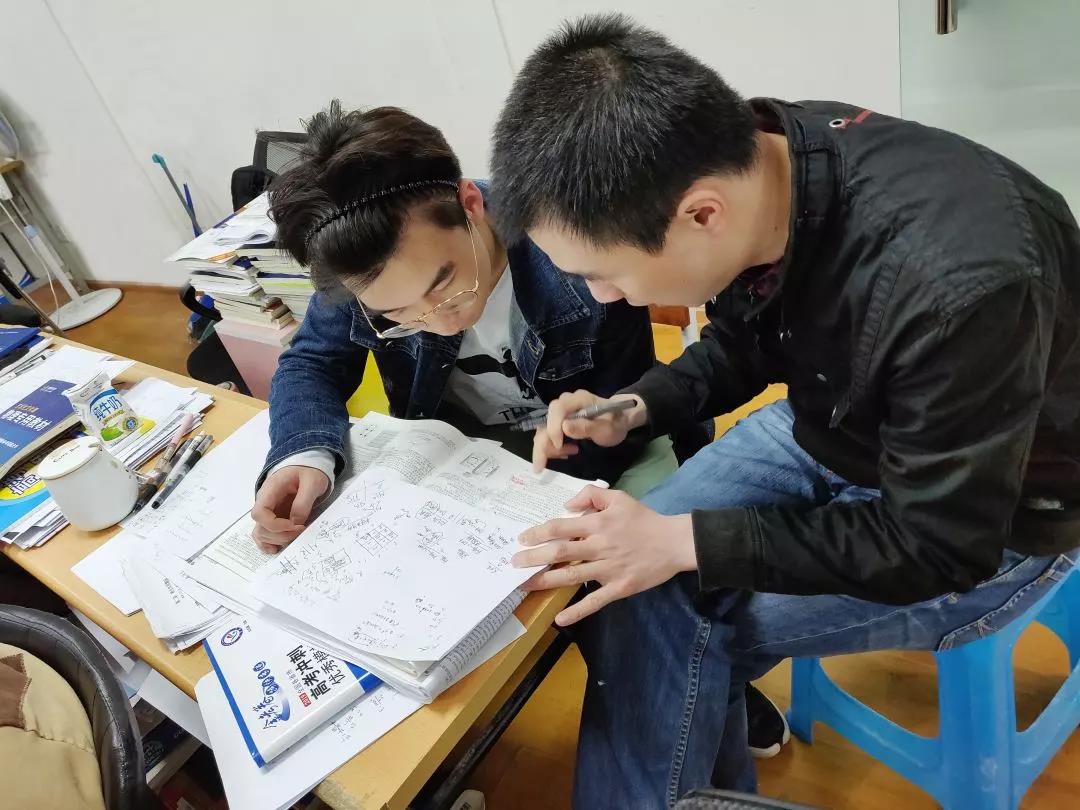 每堂课结束后,25分钟作业辅导