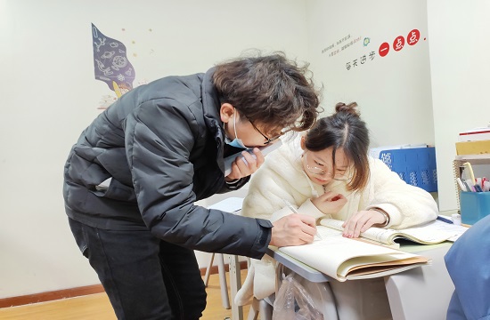 高考补习学校复读班收费标准是怎样的？
